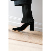 Le Monde Béryl Mary Jane Pump in Black Velvet