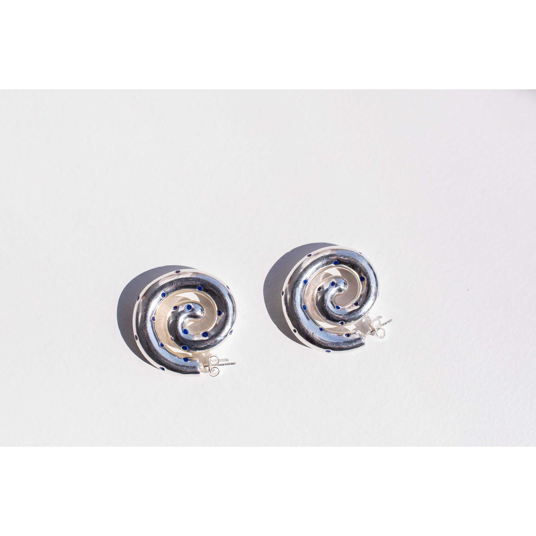 Nomia Spiral Polka Dot Earrings in Silver/Cobalt