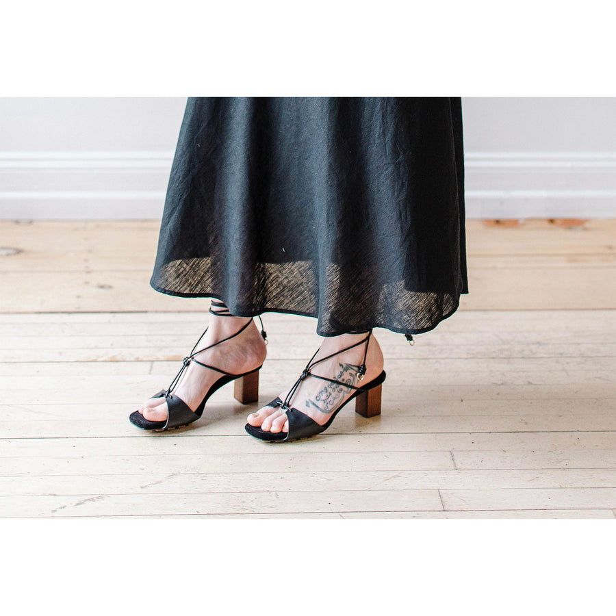 Ulla Johnson Loren Lace-Up Midi Heel in Noir